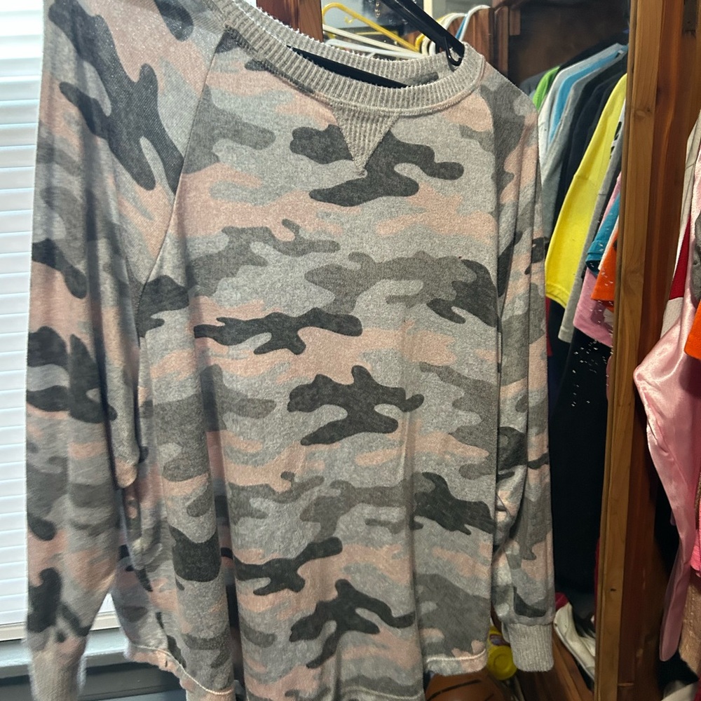 Camouflage Sweater - Gray and Pink